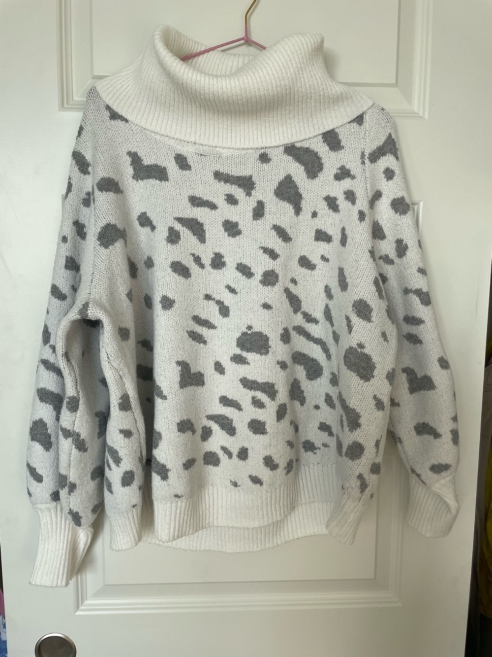 Philosophy White & Gray Leopard Print Turtleneck Sweater